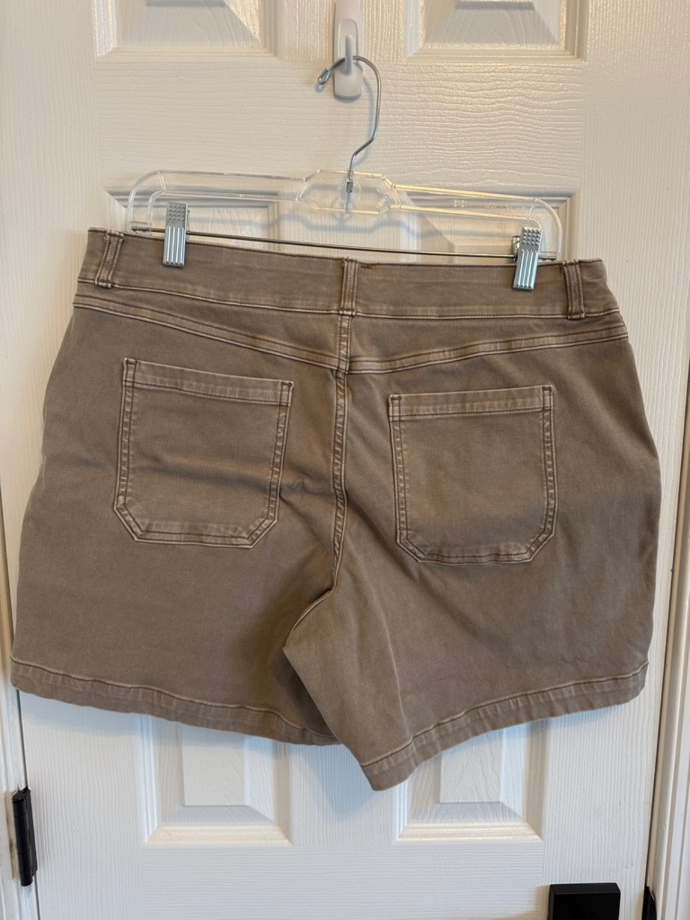 Spanx Stretch Twill Pull-on Shorts 6” Sz XL - Picture 6 of 6